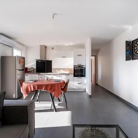 Azalee - Parking Gratuit - Terrasse Couverte - Proche Transport - Equipe * Nancy