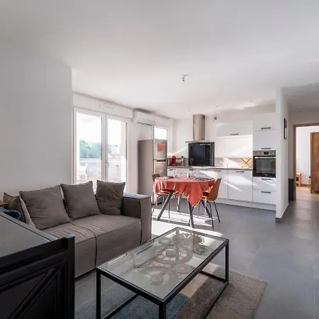 Apartment Azalee - Parking Gratuit - Terrasse Couverte - Proche Transport - Equipe *