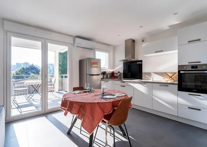 Azalee - Parking Gratuit - Terrasse Couverte - Proche Transport - Equipe Apartment *