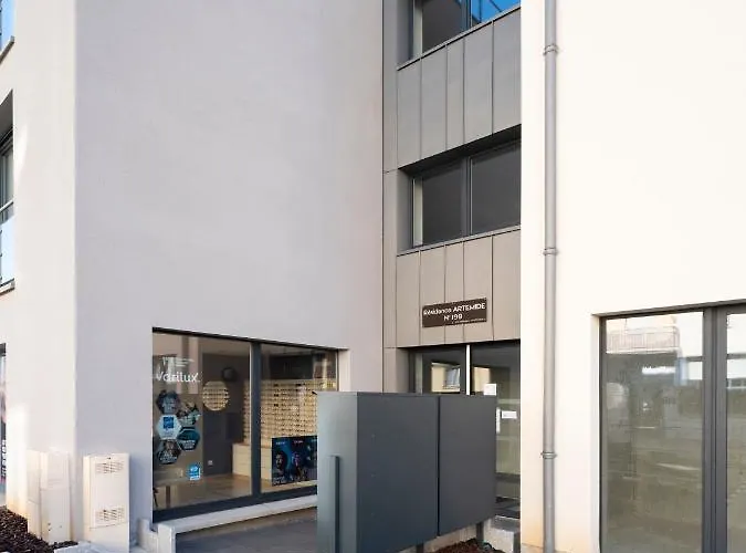 Apartment Azalee - Parking Gratuit - Terrasse Couverte - Proche Transport - Equipe *