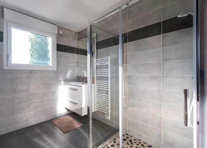 Azalee - Parking Gratuit - Terrasse Couverte - Proche Transport - Equipe Apartment Nancy