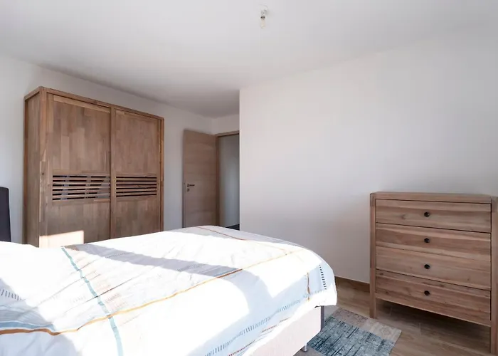 Azalee - Parking Gratuit - Terrasse Couverte - Proche Transport - Equipe *