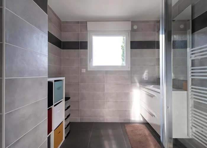 Apartment Azalee - Parking Gratuit - Terrasse Couverte - Proche Transport - Equipe