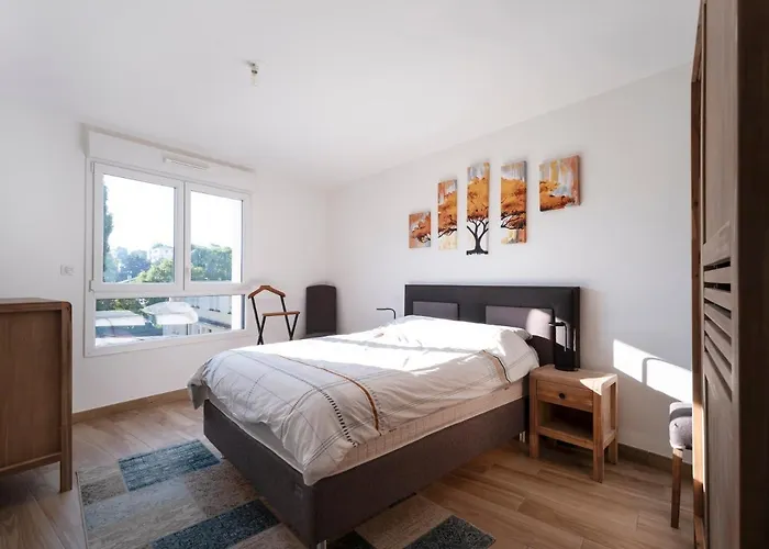 Azalee - Parking Gratuit - Terrasse Couverte - Proche Transport - Equipe Apartment Nancy