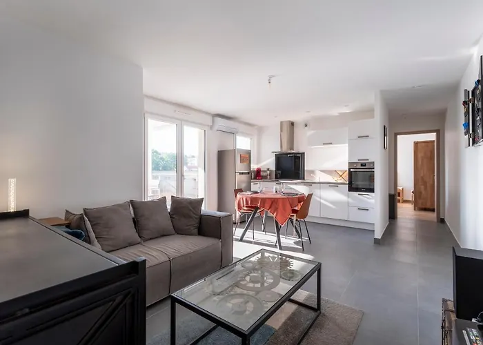 Apartment Azalee - Parking Gratuit - Terrasse Couverte - Proche Transport - Equipe *